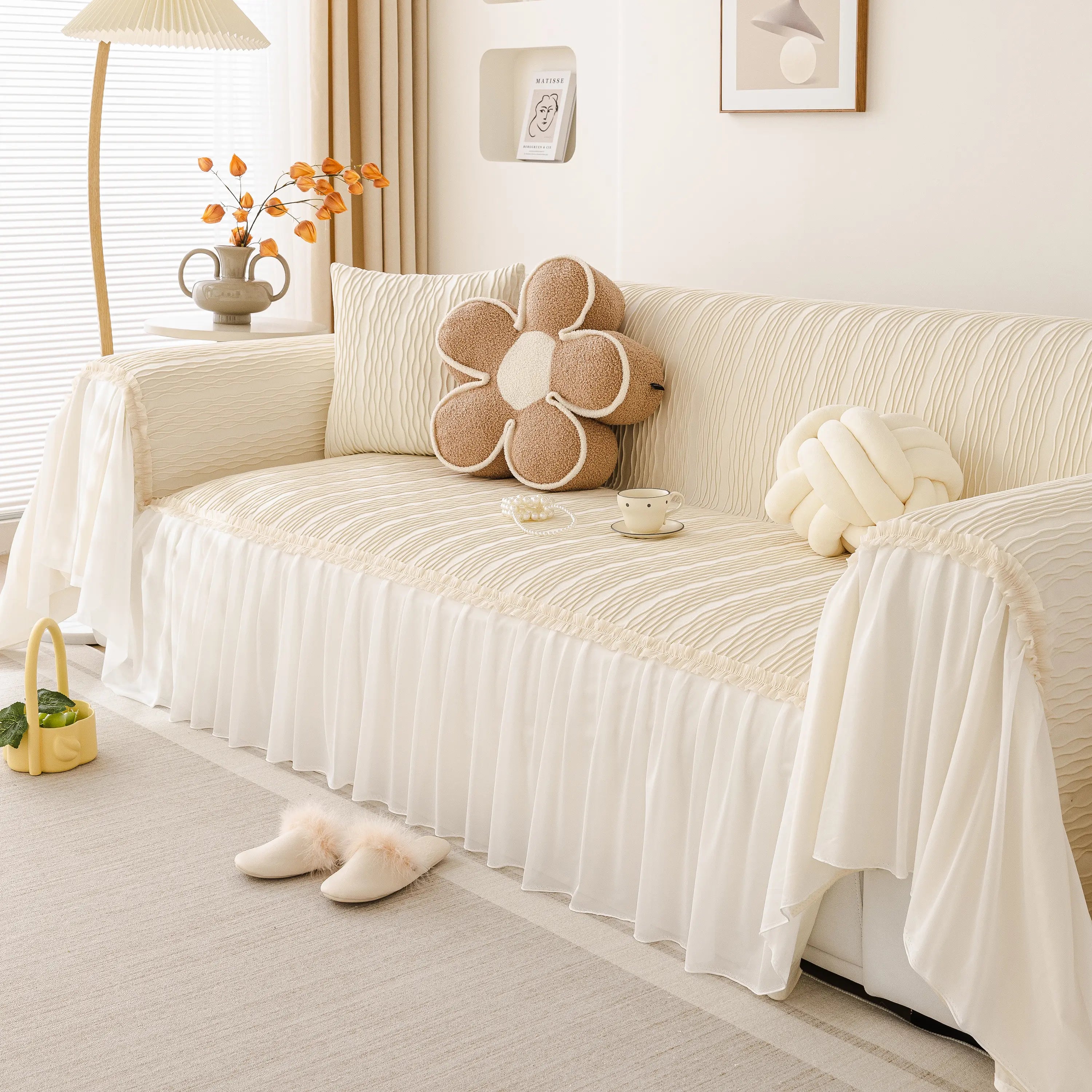 Plush Flannel Sofa Throw with Ruffled Skirt