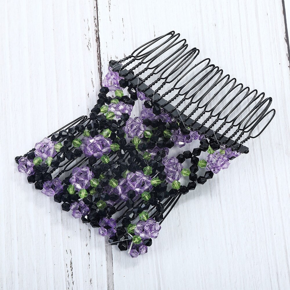 Beaded Hair Comb For Strong Hold Stretchable Design And Workout-Ready Styling - Image 4