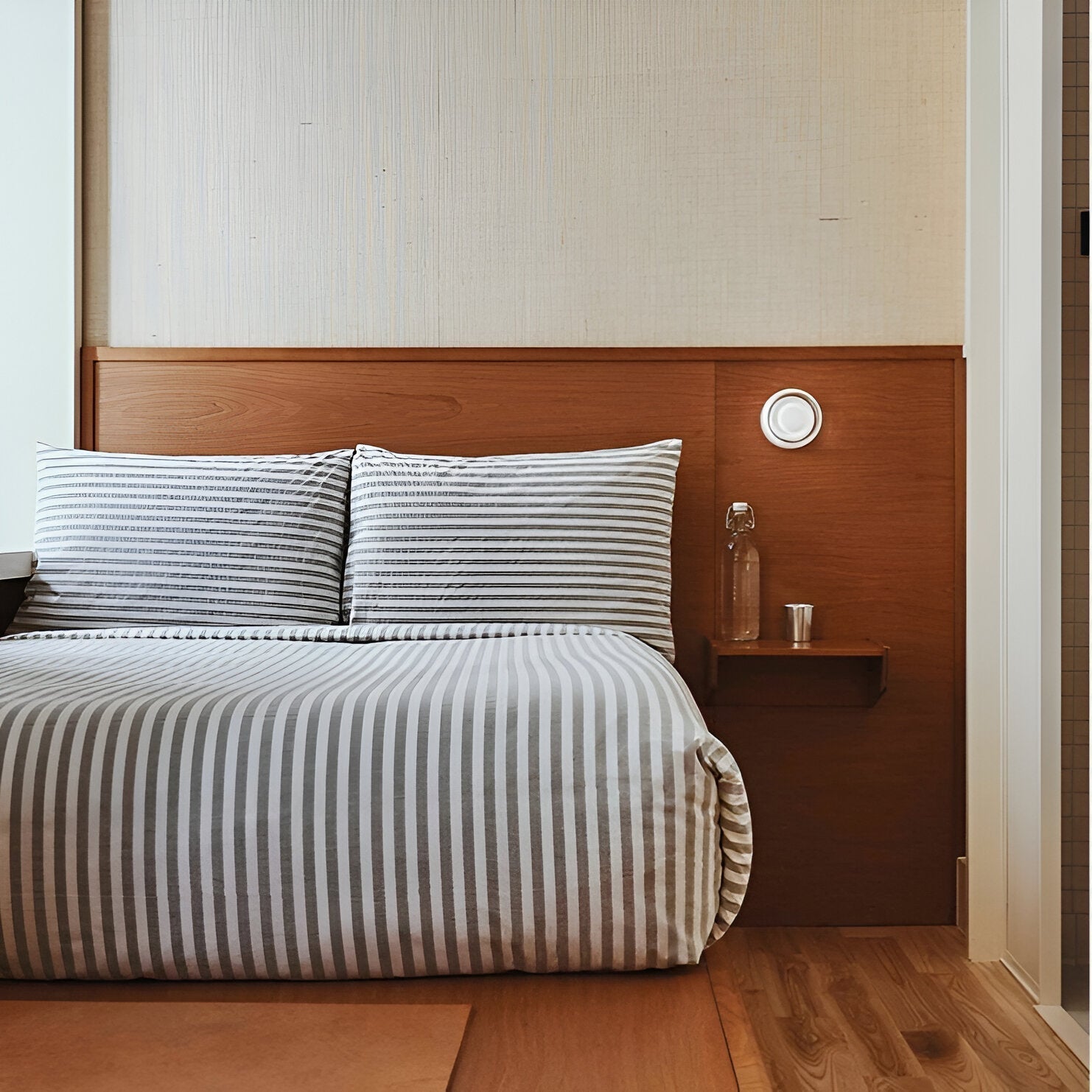Nordic Acrylic Wall Sconce with Dimple Shade