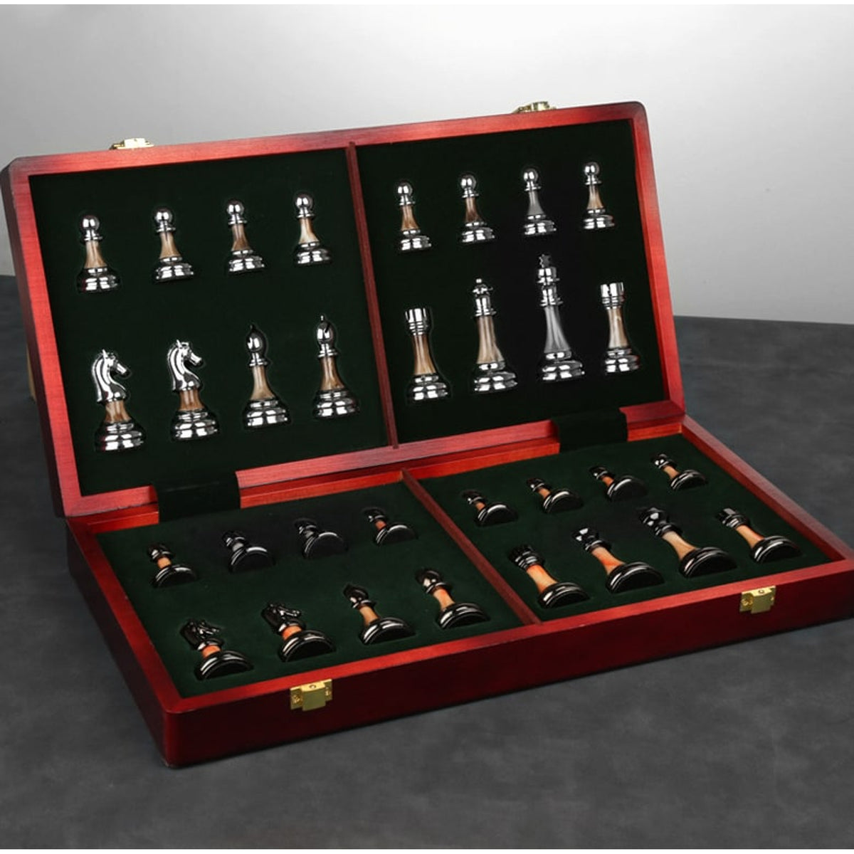 High-End Chess Set In Gift Box With Zinc Alloy & Acrylic Pieces - Image 6