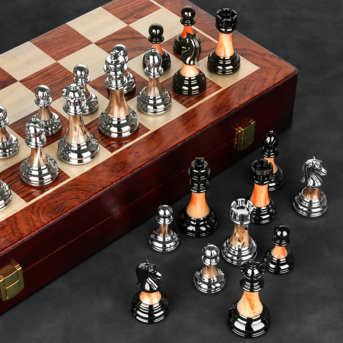 High-End Chess Set In Gift Box With Zinc Alloy & Acrylic Pieces - Image 2
