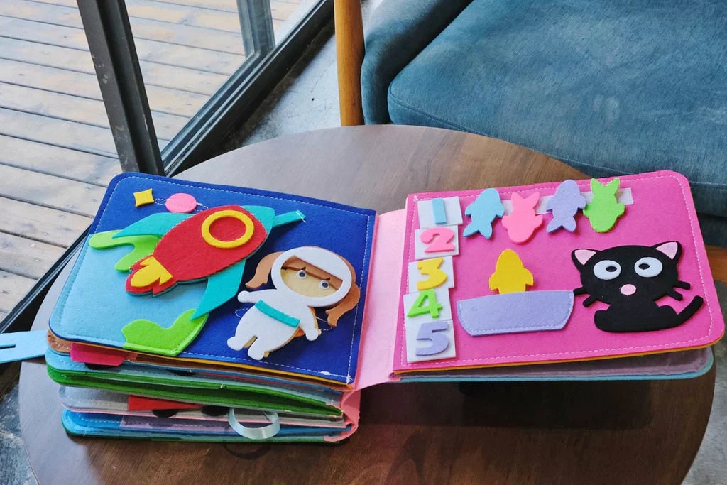 Interactive Montessori Felt Book For Kids With 16 Stories And Activities - Image 6