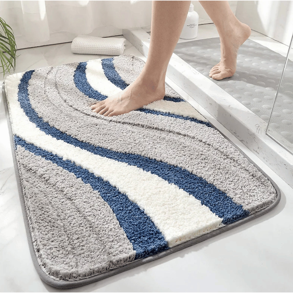 Quick-Drying Absorbent Microfiber Bath Mat With Non-Slip Backing - Image 8